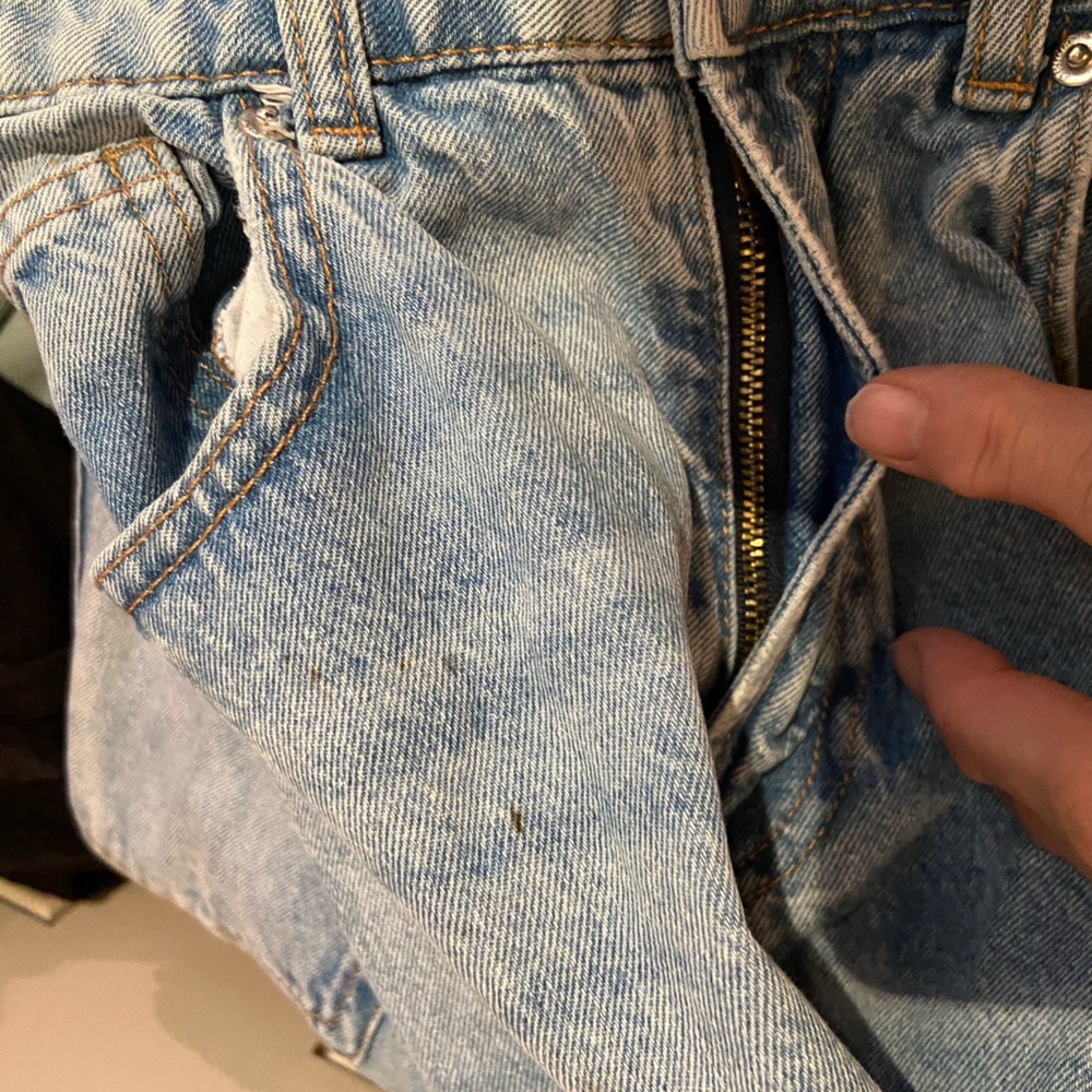 H&M Divided Light Blue‎ High-Waist Straight Jeans Size 4 zipper close - Picture 16 of 16
